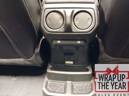 Used 2022 Jeep Wrangler Unlimited Sahara image 10