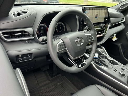 New 2026 Toyota Highlander XSE AWD/4WD image 12