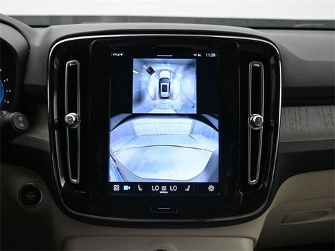 Used 2024 Volvo XC40 B5 Plus w/ Protection Package Premier image 21