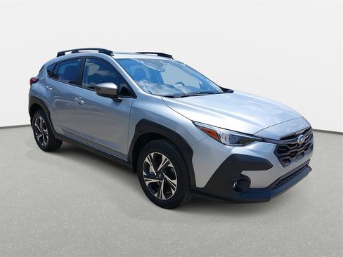 Used 2025 Subaru Crosstrek 2.0i Premium image 3