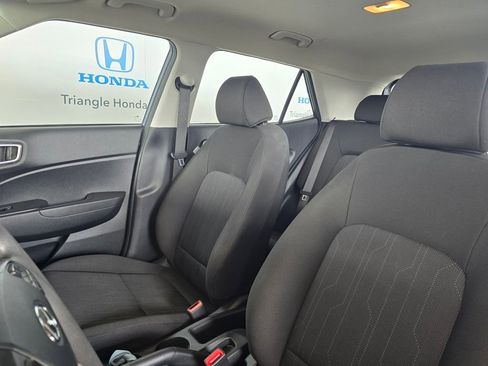 Used 2024 Hyundai Venue SE image 11