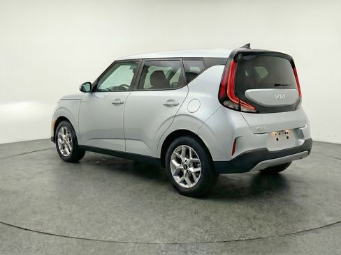 Used 2025 Kia Soul LX w/ LX Technology Package image 6