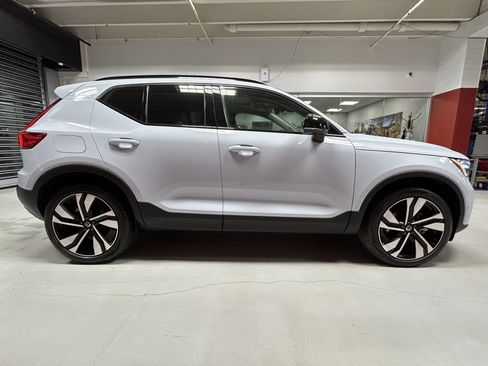 Used 2025 Volvo XC40 B5 Ultra w/ Climate Package image 15
