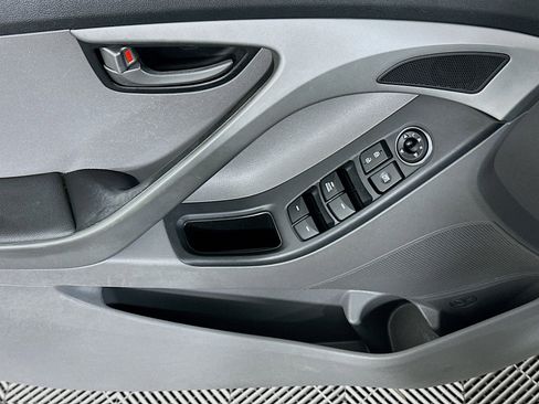 Used 2016 Hyundai Elantra SE image 15