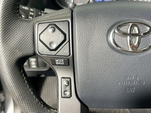 Used 2020 Toyota Tacoma TRD Sport AWD/4WD image 18