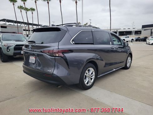 Used 2025 Toyota Sienna XLE w/ XLE Plus Package AWD/4WD image 4