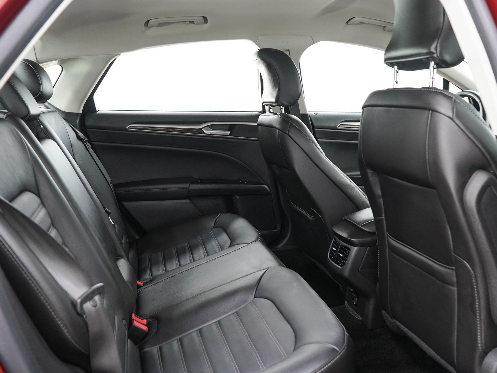 Used 2015 Ford Fusion SE w/ Equipment Group 202A FWD image 12