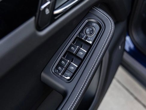 New 2026 Porsche Macan Turbo image 71