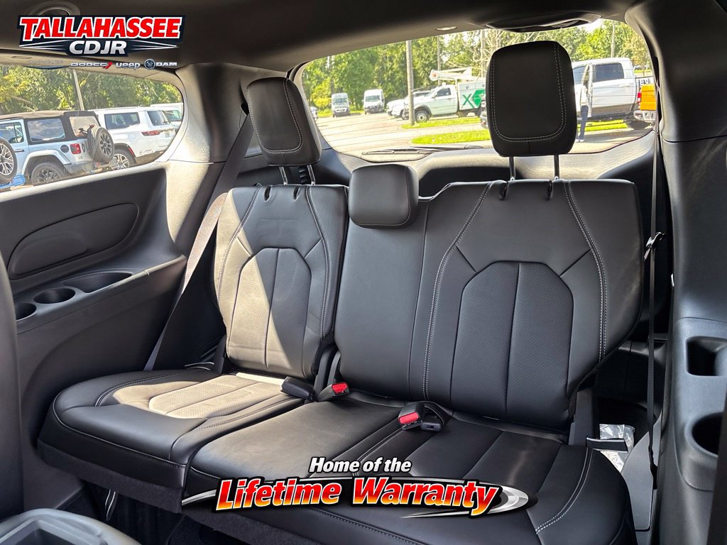 New 2027 Chrysler Pacifica Select FWD image 31