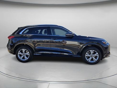 Used 2025 Audi Q5 Premium w/ Convenience Package image 5