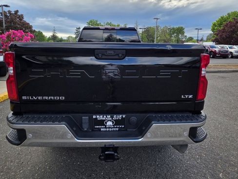 Used 2021 Chevrolet Silverado 3500 LTZ w/ LTZ Premium Package image 6