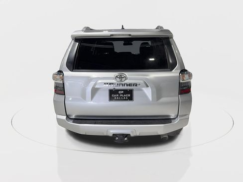 Used 2018 Toyota 4Runner SR5 Premium image 11