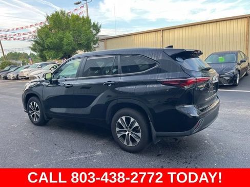 Used 2024 Toyota Highlander XLE AWD/4WD image 40