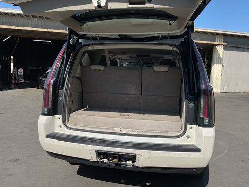 Used 2015 Cadillac Escalade Luxury image 27