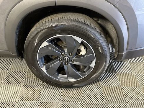 Used 2024 Nissan Rogue SV AWD/4WD image 29