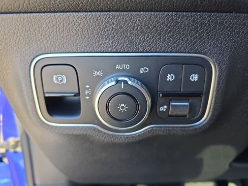 Used 2024 Mercedes-Benz GLB 250 4MATIC image 28