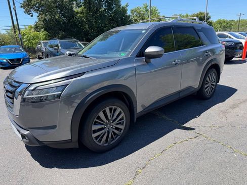 Used 2022 Nissan Pathfinder SL w/ SL Premium Package FWD image 7