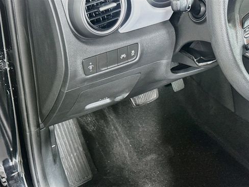 Used 2021 Hyundai Kona SE FWD image 16