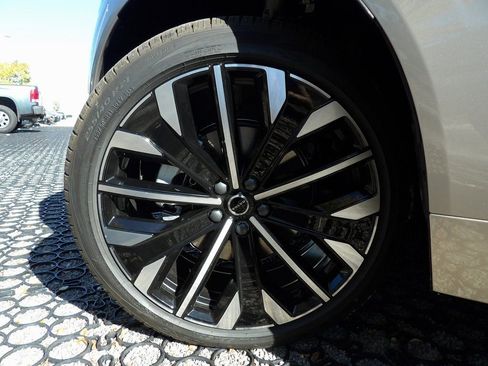 New 2026 Volvo XC60 B5 Ultra w/ Protection Package Premier image 30