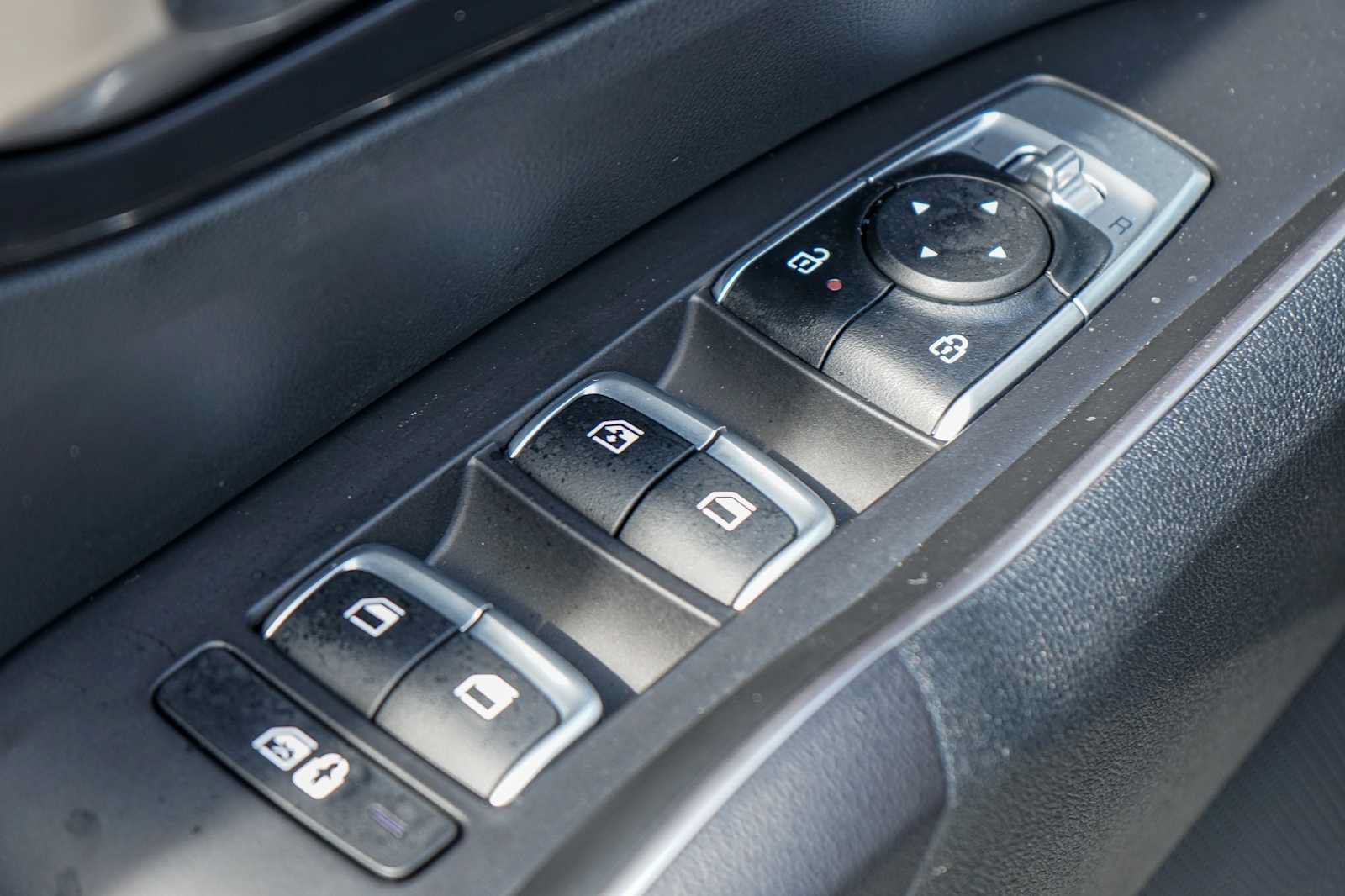 Certified 2025 Kia Sorento S FWD image 18