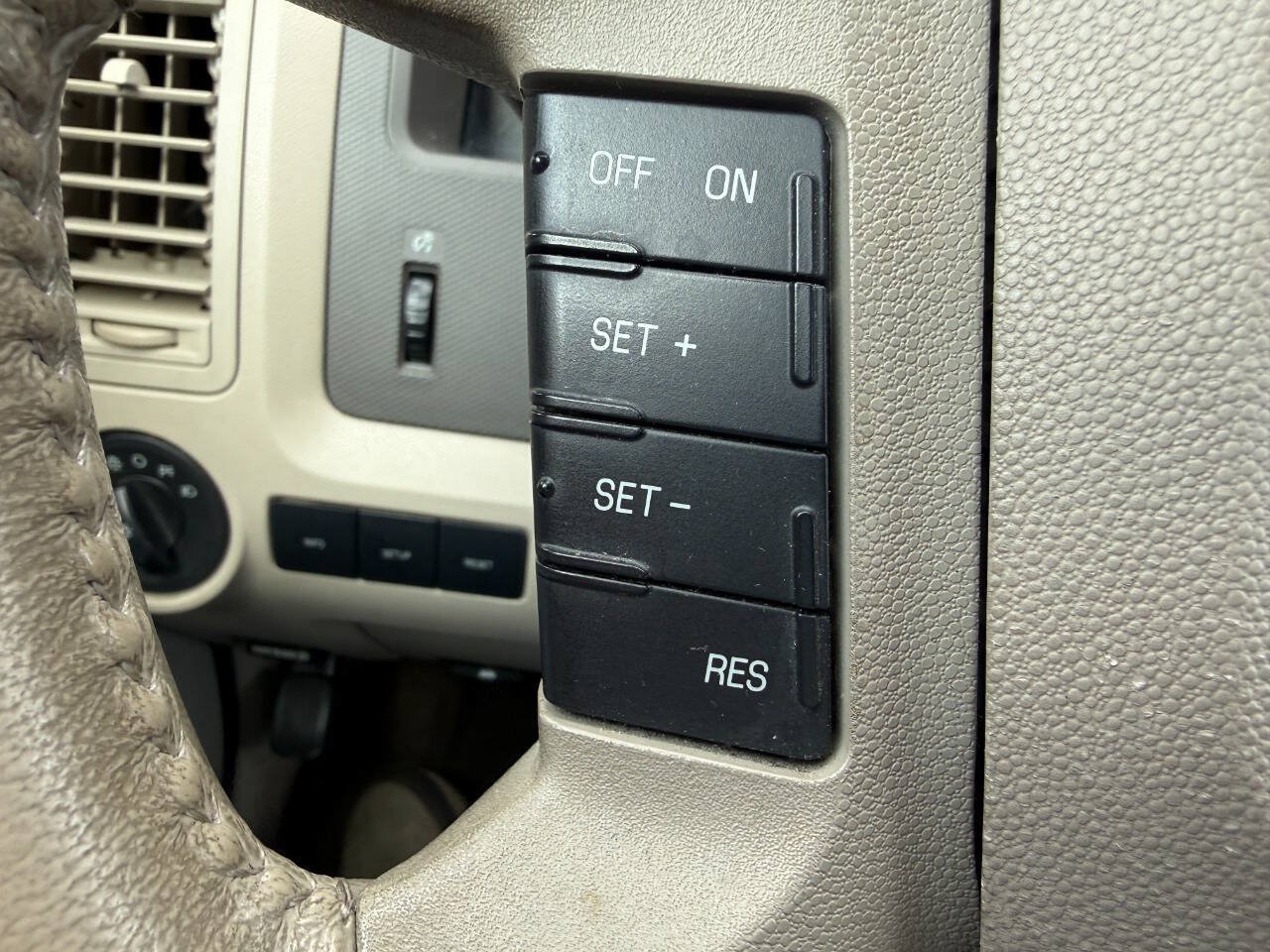 Used 2010 Ford Escape XLT AWD/4WD image 20