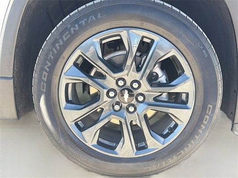 Used 2021 Chevrolet Traverse RS image 43