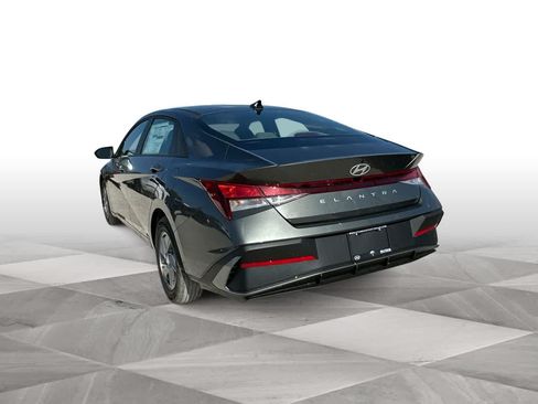 New 2025 Hyundai Elantra SE FWD image 6