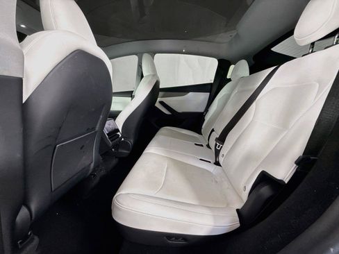 Used 2026 Tesla Model Y Long Range RWD image 12