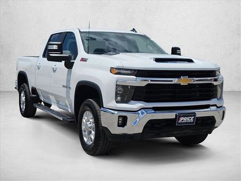 Used 2026 Chevrolet Silverado 2500 LT AWD/4WD image 3