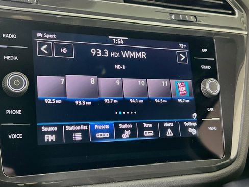 Used 2022 Volkswagen Tiguan SE AWD/4WD image 14
