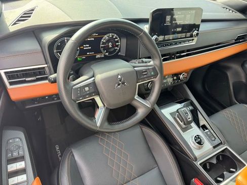 Used 2025 Mitsubishi Outlander 4WD Plug-In Hybrid image 20