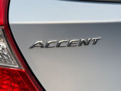 Used 2012 Hyundai Accent GS image 26