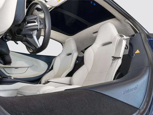 Used 2023 McLaren GT RWD image 32