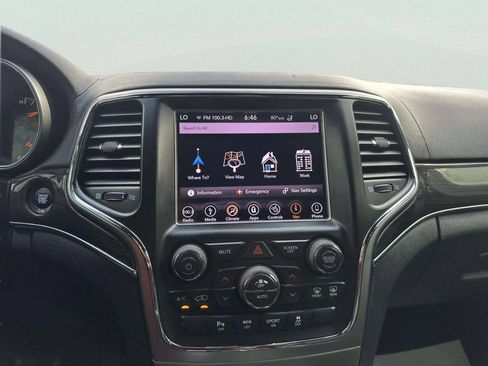 Used 2018 Jeep Grand Cherokee Overland AWD/4WD image 36
