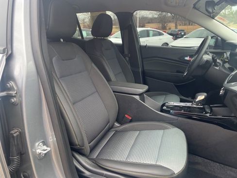 Used 2025 Chevrolet Trax LT w/ Driver Confidence Package image 15