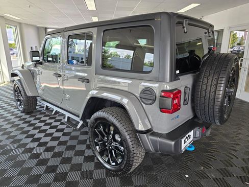 Used 2023 Jeep Wrangler Unlimited Sahara AWD/4WD image 5
