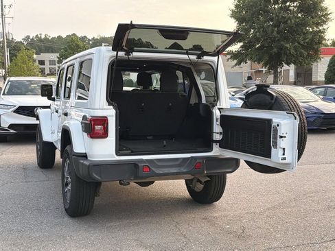 Used 2025 Jeep Wrangler Unlimited Sahara AWD/4WD image 14