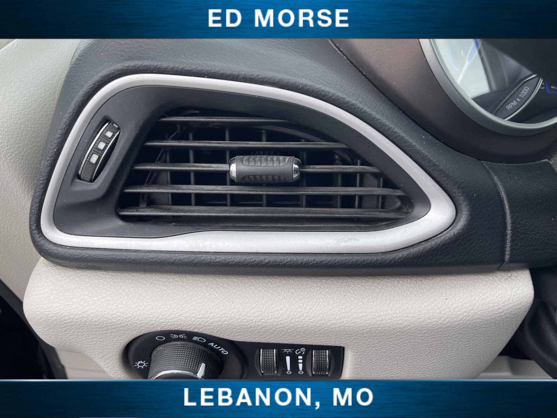Used 2021 Chrysler Voyager Lxi FWD image 17