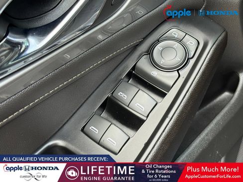 Used 2023 Chevrolet Traverse LT AWD/4WD image 9