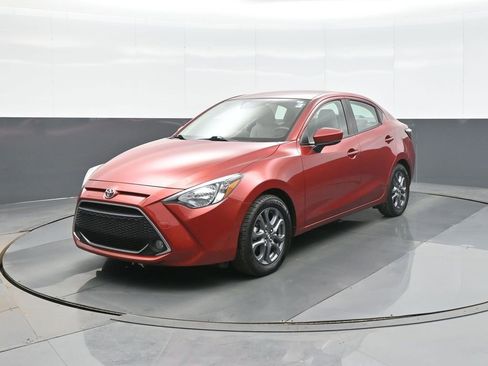 Certified 2019 Toyota Yaris LE image 3