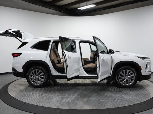 New 2026 Buick Enclave Preferred w/ Power Package image 9