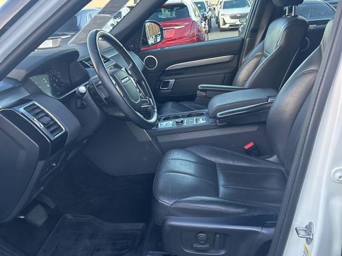 Used 2020 Land Rover Discovery Landmark image 7
