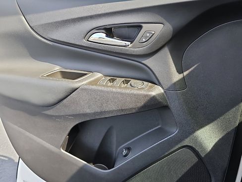 Used 2024 Chevrolet Equinox LT FWD image 12