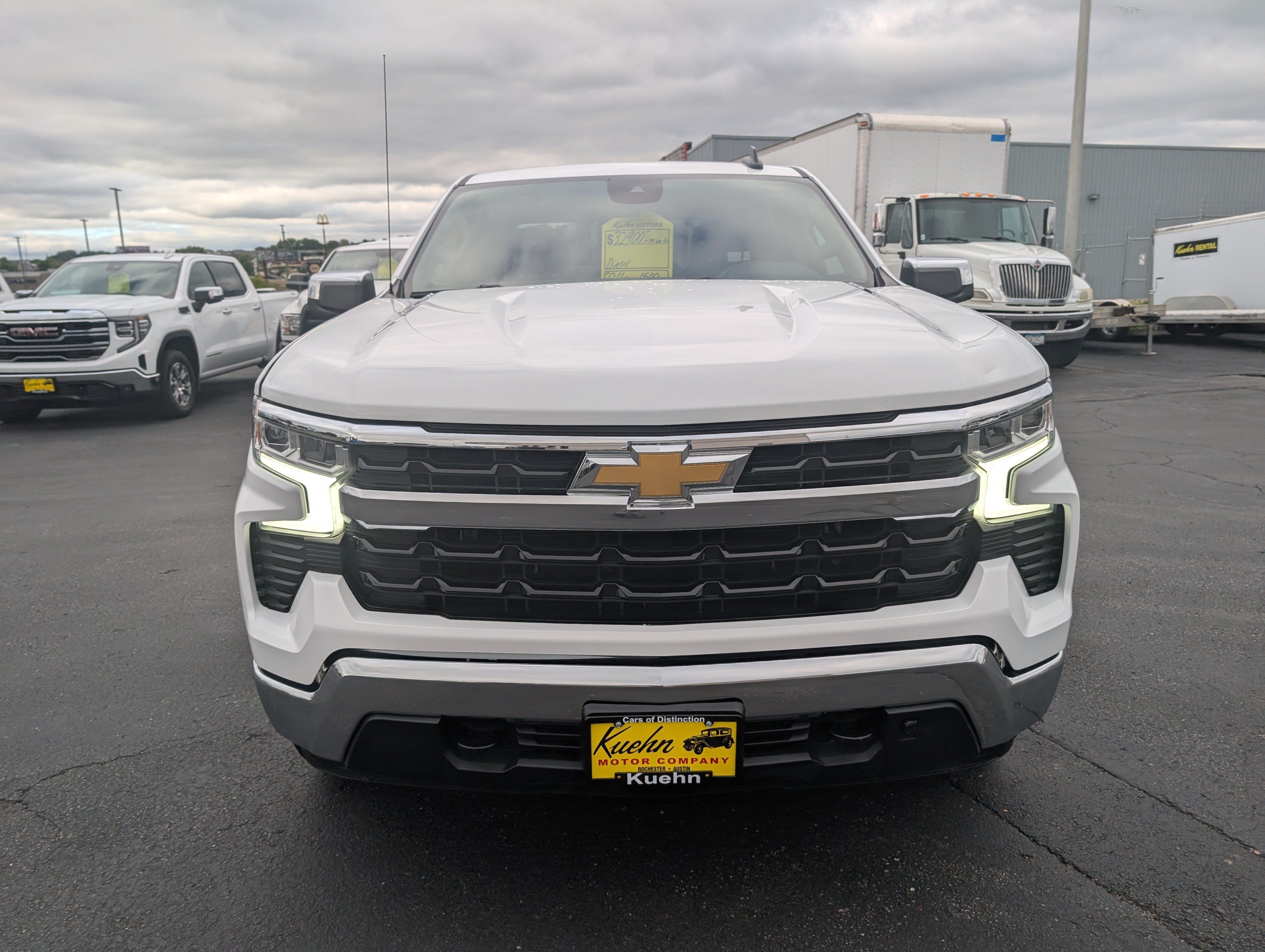 Used 2022 Chevrolet Silverado 1500 LT AWD/4WD image 3