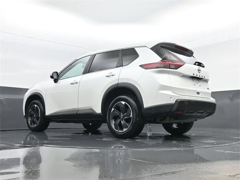 Used 2025 Nissan Rogue SV image 21