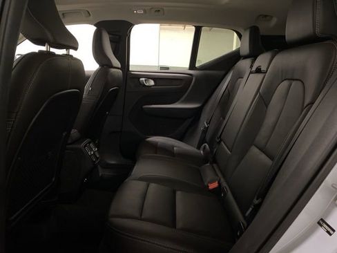 Used 2025 Volvo XC40 B5 Plus image 20
