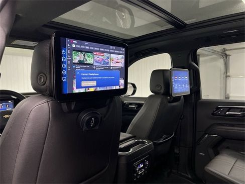 Certified 2025 Chevrolet Suburban High Country image 36