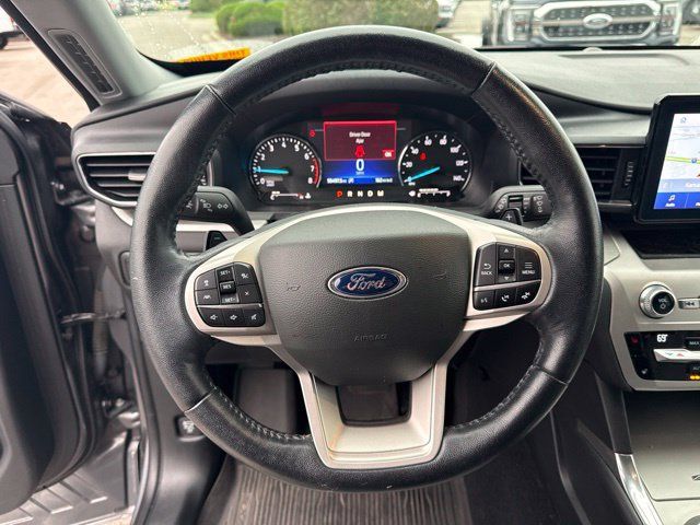 Used 2021 Ford Explorer XLT w/ Equipment Group 202A AWD/4WD image 16