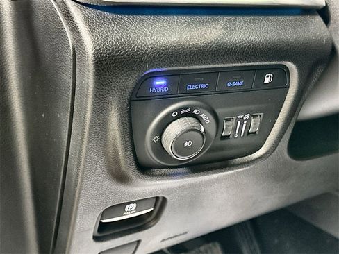 Used 2022 Jeep Grand Cherokee Overland w/ Advanced Protech Group III image 16