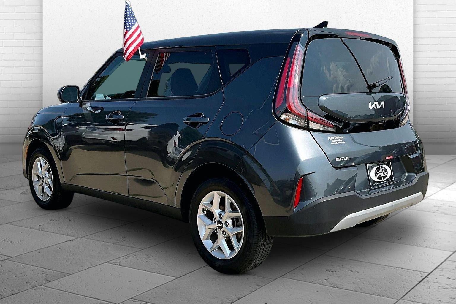 Used 2025 Kia Soul LX w/ LX Technology Package FWD image 4